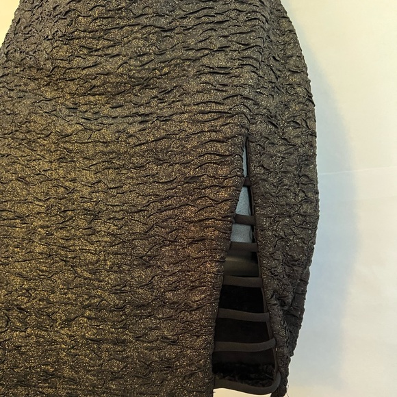 Sleeveless | Mini Dress | cut-outs | Gold Foil design | size Large - Picture 3 of 5